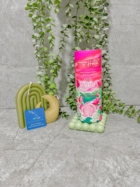 گل لاله صورتی و یاس سفید