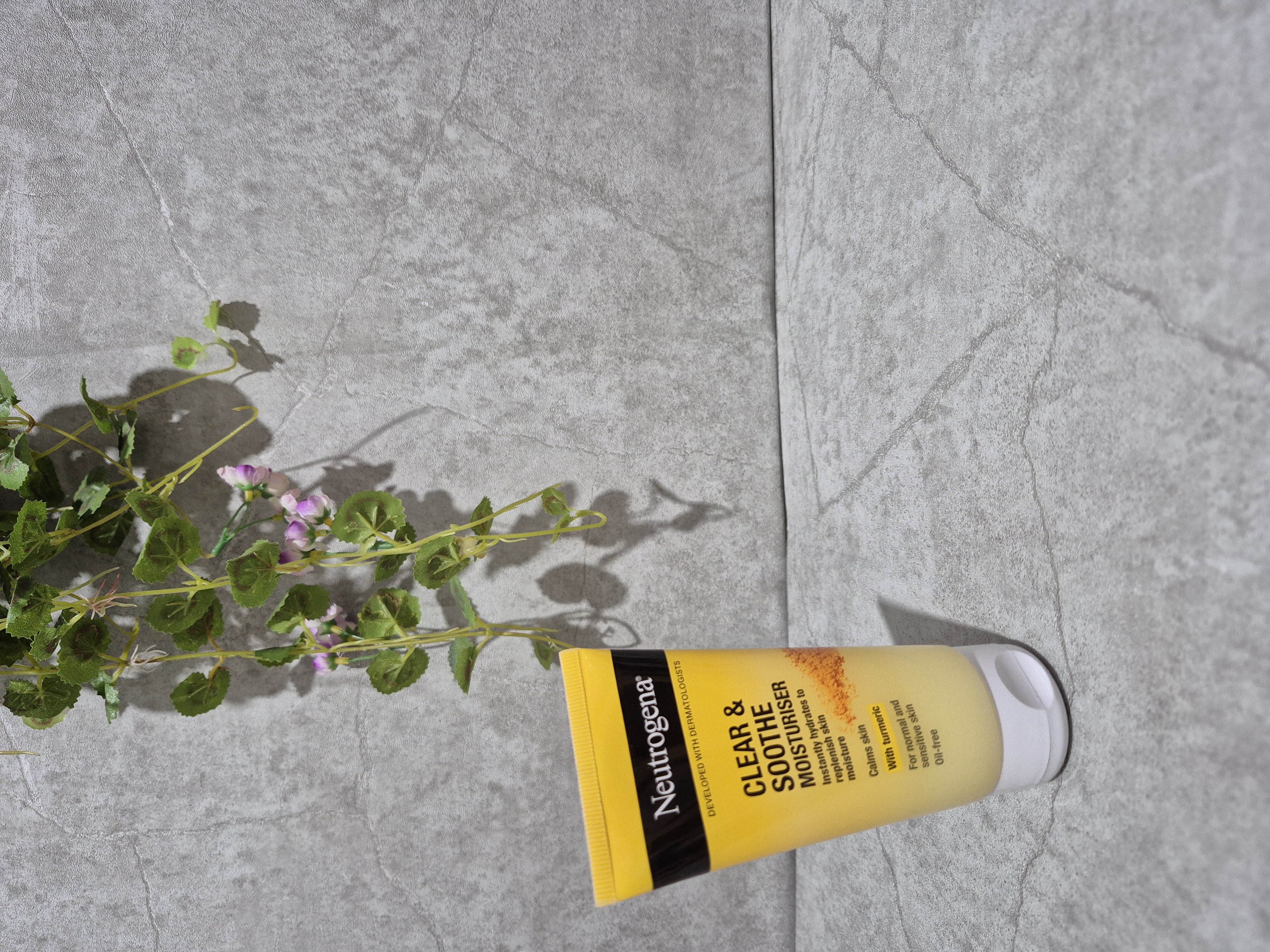 کرم  مرطوب کننده زردچوبه نوتروژنا